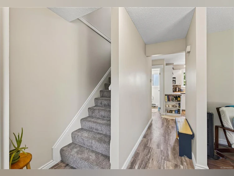 5524-5526 Lost Lake Road, Nanaimo, BC, V9T 5G4 - 3