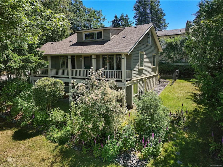 3890 Savannah Avenue, Saanich, BC, V8X 1T5 - 2