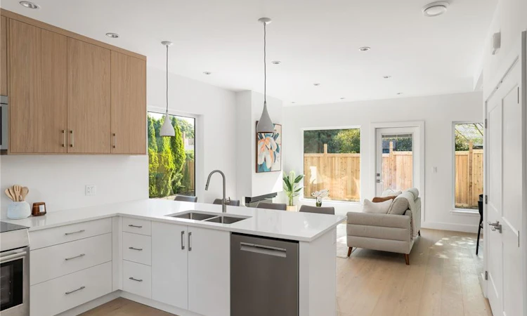 4-2118 Pentland Road