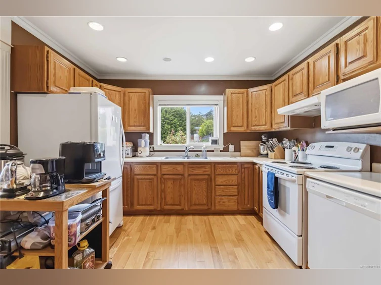 9 Camden Avenue, View Royal, BC, V8Z 1P6 - 5