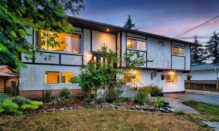 212 Kwassin Crescent