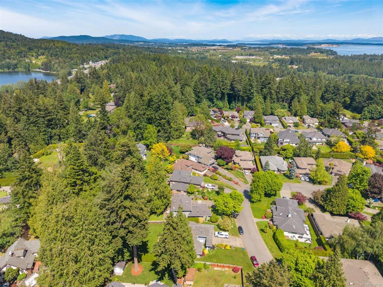 5208 Harold Green, Saanich, BC, V8Y 3E5 - 68