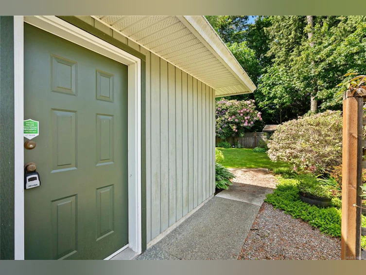 5208 Harold Green, Saanich, BC, V8Y 3E5 - 42