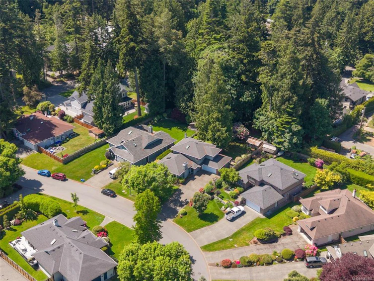 5208 Harold Green, Saanich, BC, V8Y 3E5 - 63