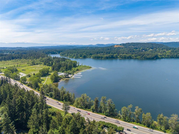 5208 Harold Green, Saanich, BC, V8Y 3E5 - 71