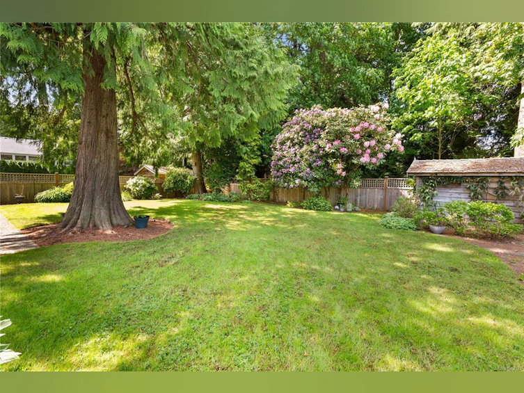 5208 Harold Green, Saanich, BC, V8Y 3E5 - 44