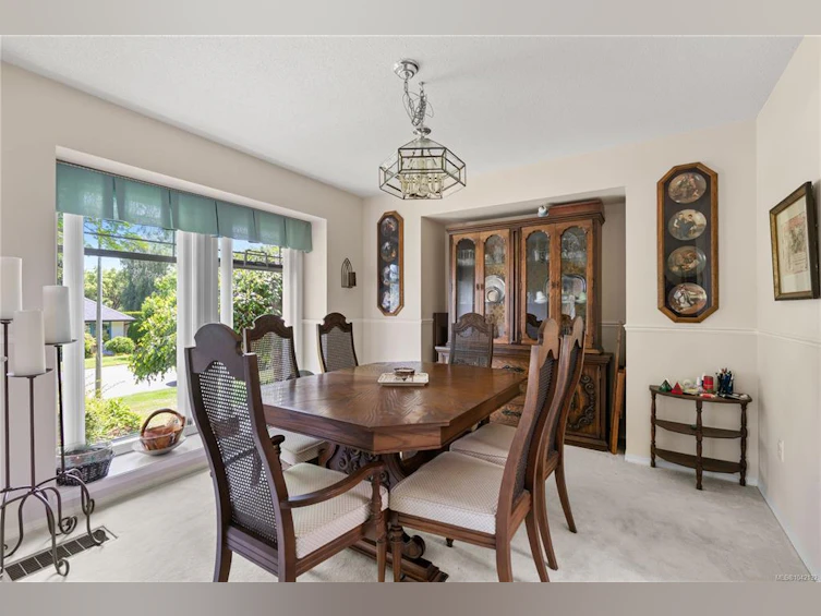 5208 Harold Green, Saanich, BC, V8Y 3E5 - 9