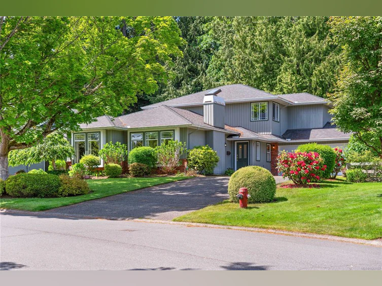 5208 Harold Green, Saanich, BC, V8Y 3E5