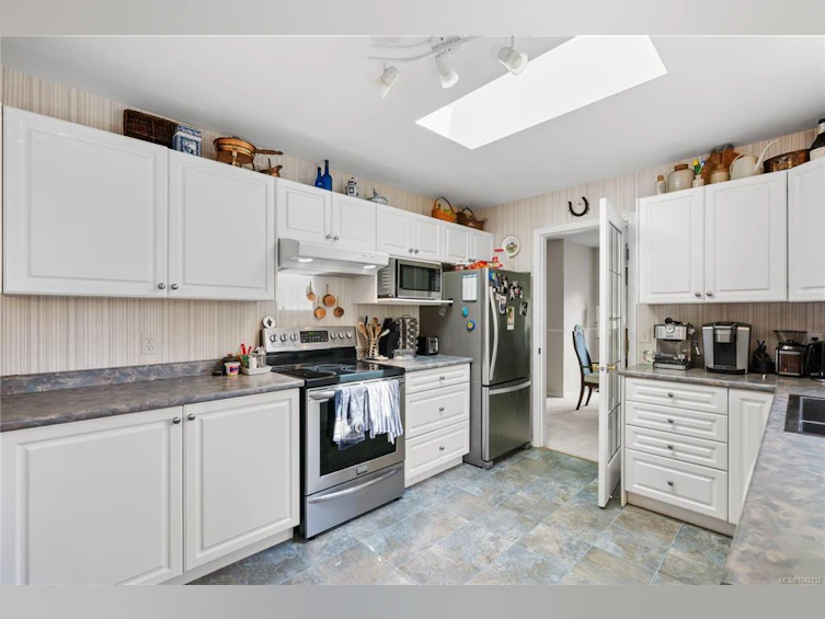 5208 Harold Green, Saanich, BC, V8Y 3E5 - 15