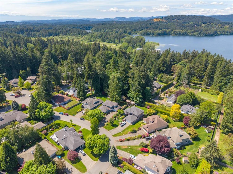 5208 Harold Green, Saanich, BC, V8Y 3E5 - 62
