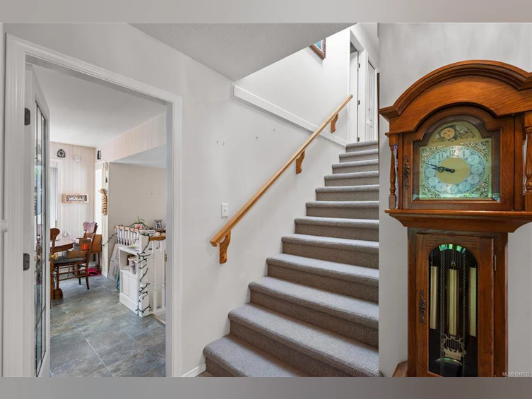 5208 Harold Green, Saanich, BC, V8Y 3E5 - 23