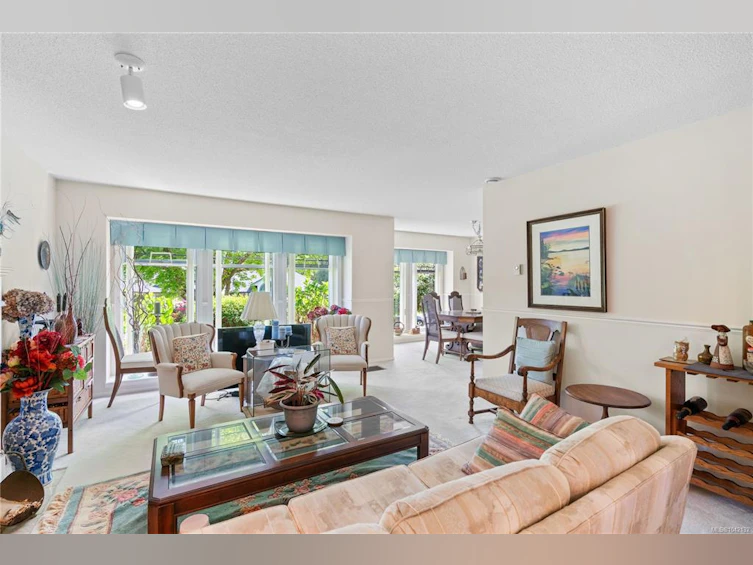 5208 Harold Green, Saanich, BC, V8Y 3E5 - 4