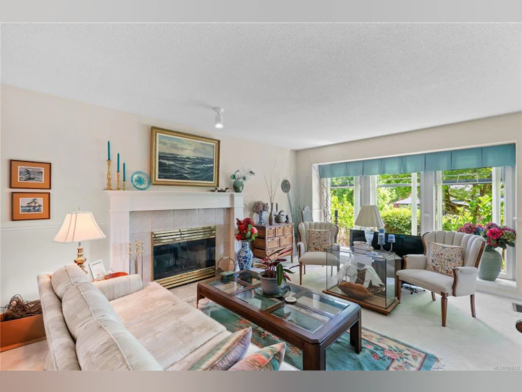 5208 Harold Green, Saanich, BC, V8Y 3E5 - 3