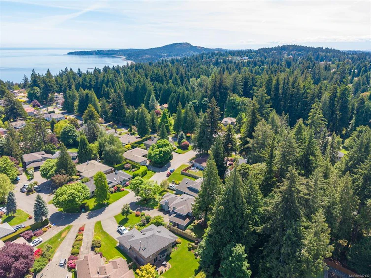 5208 Harold Green, Saanich, BC, V8Y 3E5 - 65