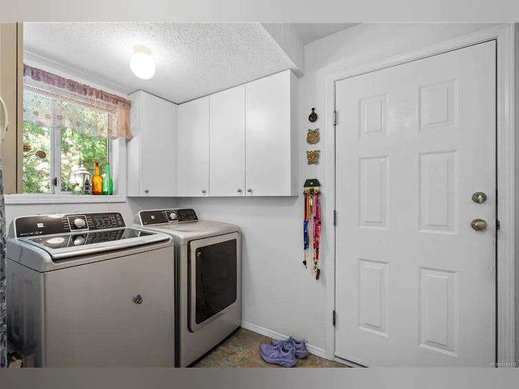5208 Harold Green, Saanich, BC, V8Y 3E5 - 36
