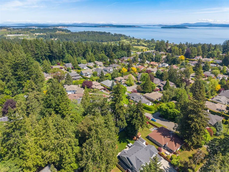 5208 Harold Green, Saanich, BC, V8Y 3E5 - 67