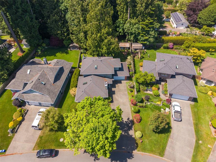 5208 Harold Green, Saanich, BC, V8Y 3E5 - 57