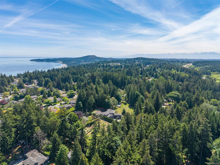 5208 Harold Green, Saanich, BC, V8Y 3E5 - 73