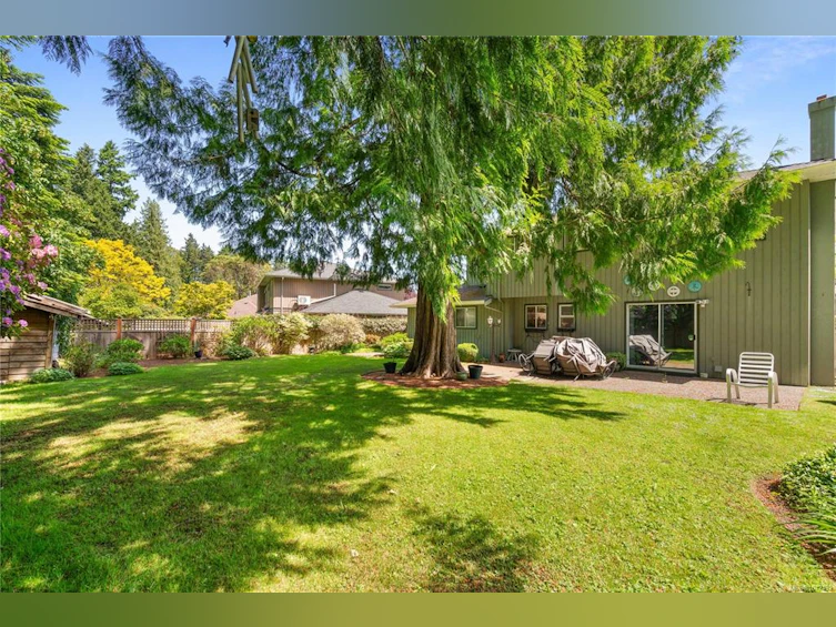 5208 Harold Green, Saanich, BC, V8Y 3E5 - 46