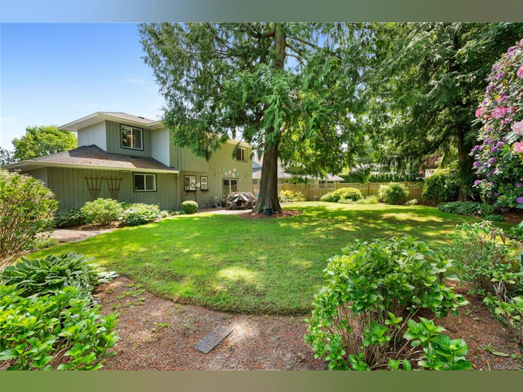 5208 Harold Green, Saanich, BC, V8Y 3E5 - 45