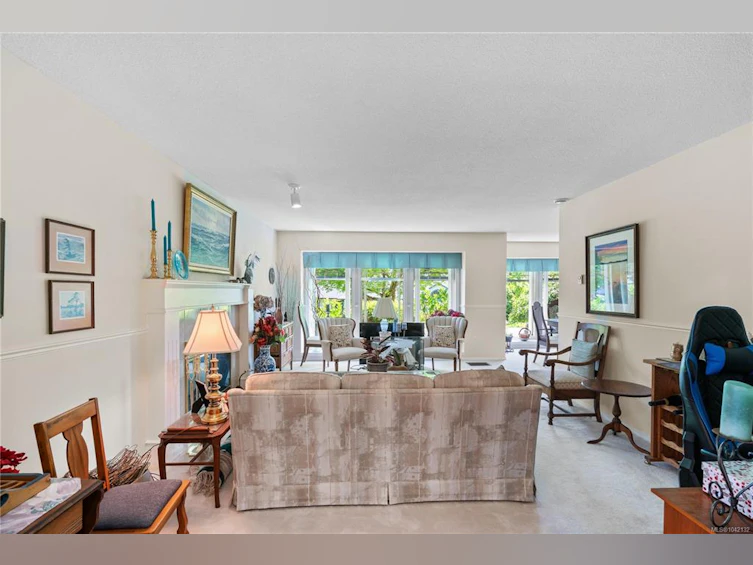 5208 Harold Green, Saanich, BC, V8Y 3E5 - 5