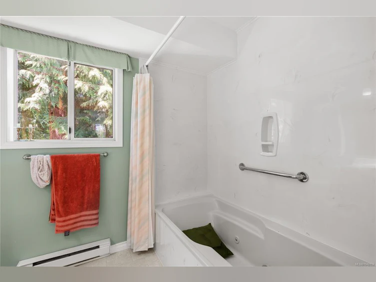 5208 Harold Green, Saanich, BC, V8Y 3E5 - 27