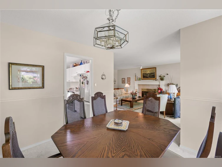 5208 Harold Green, Saanich, BC, V8Y 3E5 - 10