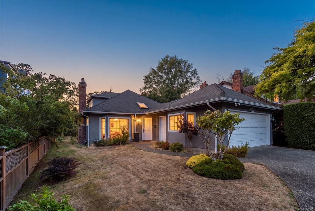 1376 Oliver Street, Oak Bay, BC, V8S 4W9