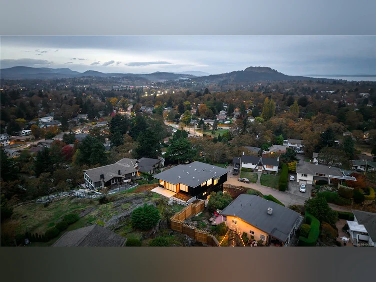 3700 Kootenay Place, Saanich, BC, V8P 2G2 - 9