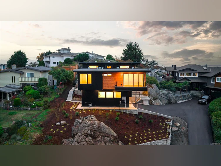 3700 Kootenay Place, Saanich, BC, V8P 2G2 - 8