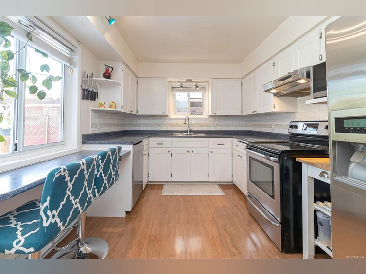 2142 Lannon Way, Sidney, BC, V8L 4K2 - 9
