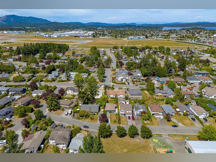 2142 Lannon Way, Sidney, BC, V8L 4K2 - 30