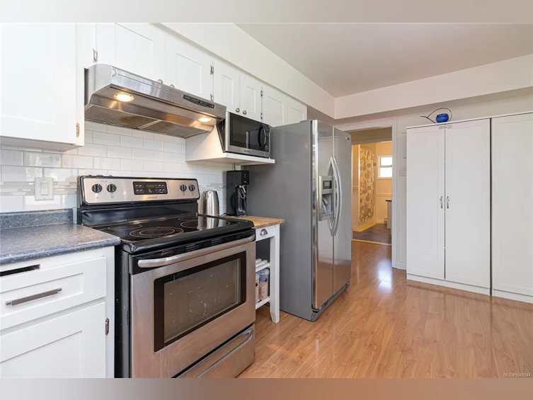 2142 Lannon Way, Sidney, BC, V8L 4K2 - 10