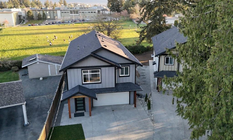 416 Diamond Boulevard