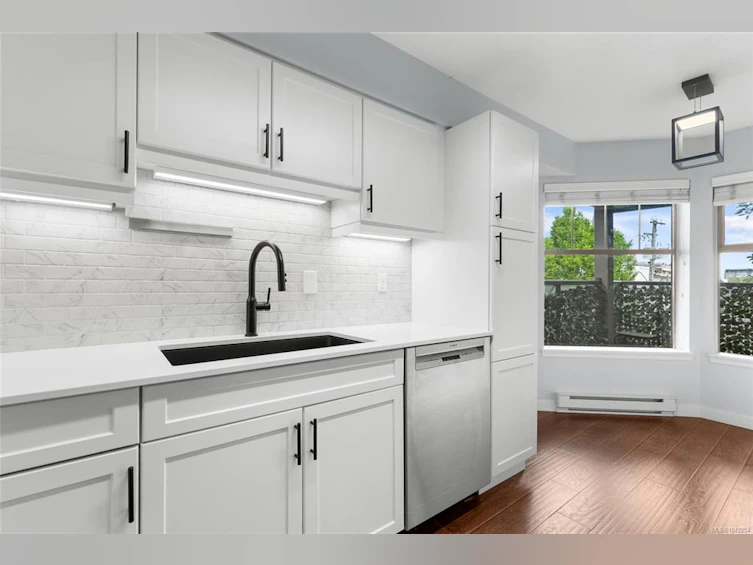 305-935 Johnson Street, Victoria, BC, V8V 3N5 - 8