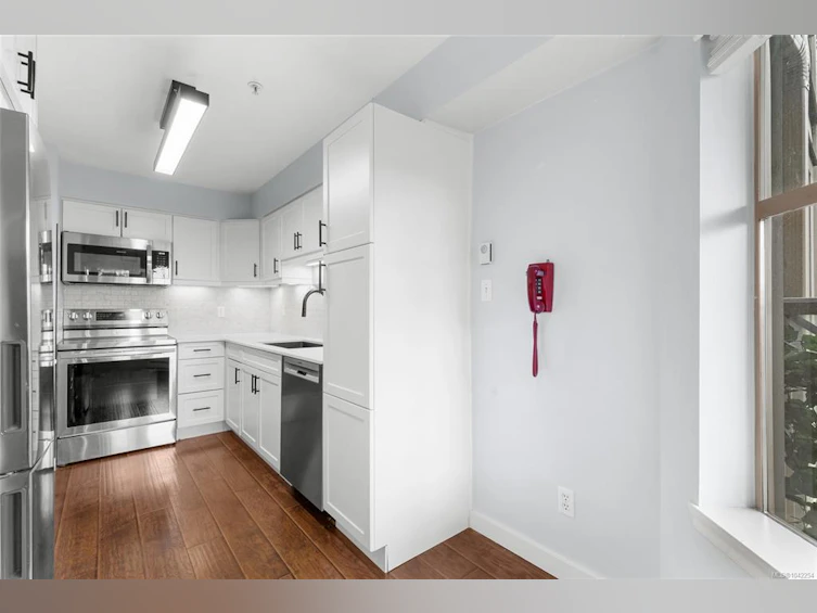 305-935 Johnson Street, Victoria, BC, V8V 3N5 - 9
