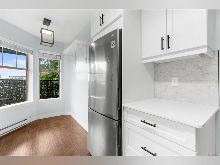 305-935 Johnson Street, Victoria, BC, V8V 3N5 - 5