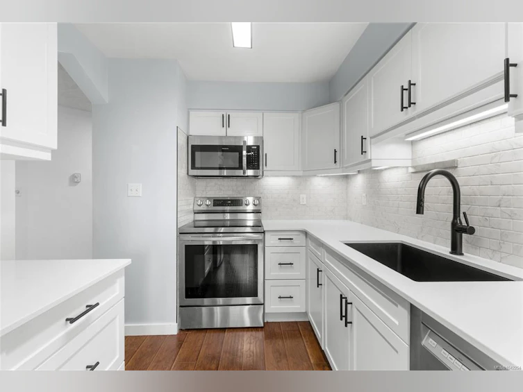 305-935 Johnson Street, Victoria, BC, V8V 3N5 - 6
