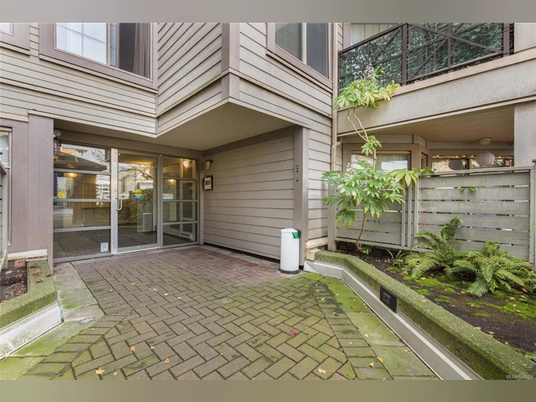 305-935 Johnson Street, Victoria, BC, V8V 3N5 - 2