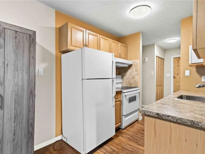304-830 Esquimalt Road - 3
