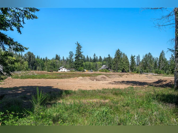 8712 N Island Highway, Black Creek, BC, V0R 1C0 - 51