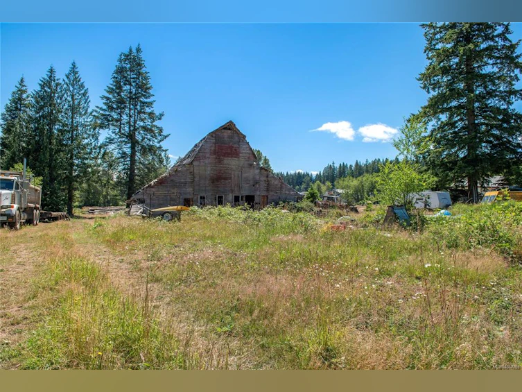 8712 N Island Highway, Black Creek, BC, V0R 1C0 - 46