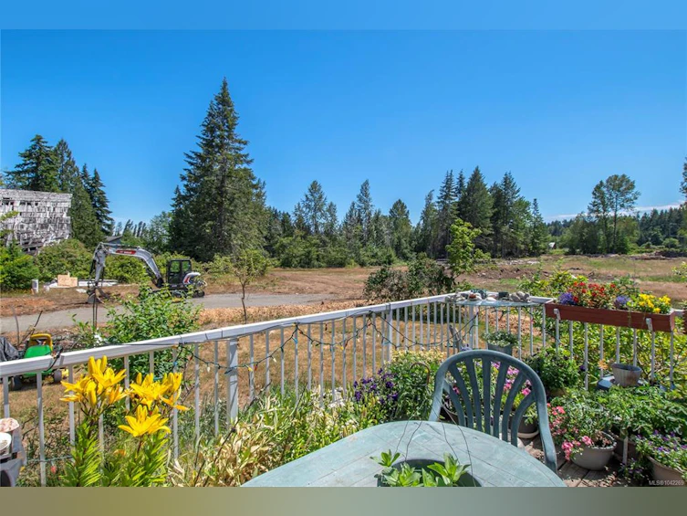 8712 N Island Highway, Black Creek, BC, V0R 1C0 - 37
