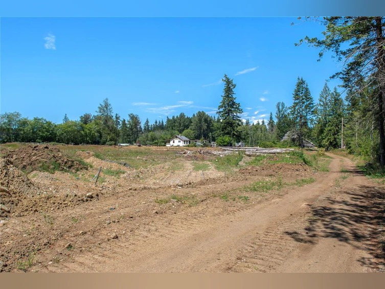8712 N Island Highway, Black Creek, BC, V0R 1C0 - 48
