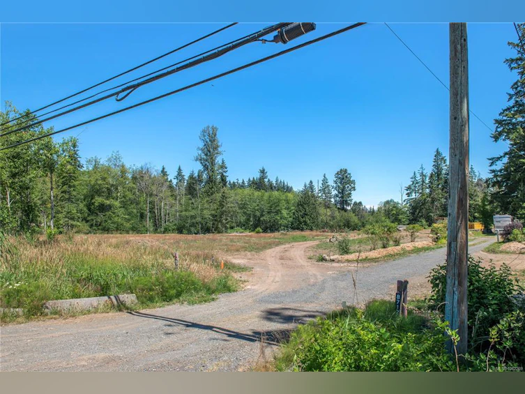 8712 N Island Highway, Black Creek, BC, V0R 1C0 - 52