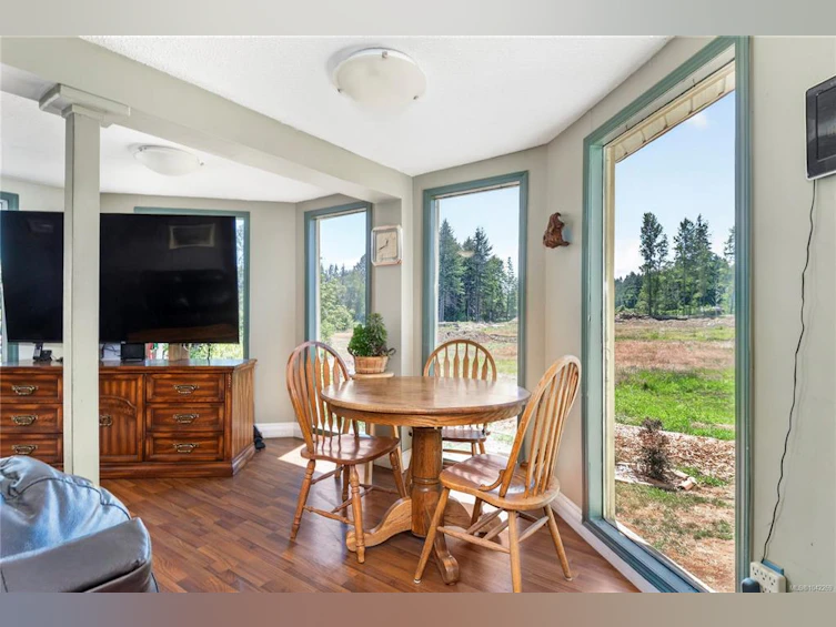 8712 N Island Highway, Black Creek, BC, V0R 1C0 - 9