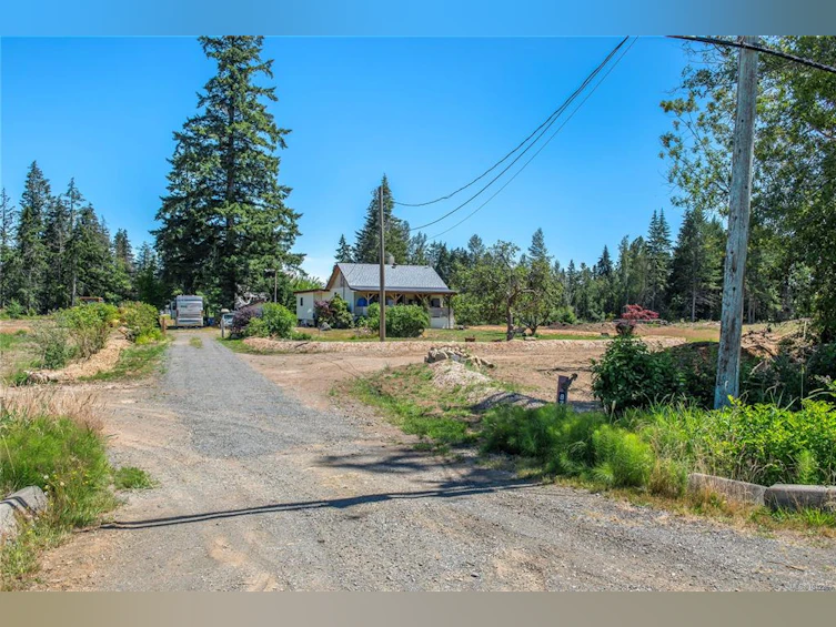8712 N Island Highway, Black Creek, BC, V0R 1C0 - 3