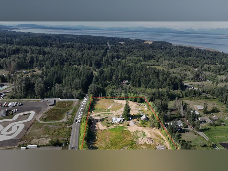 8712 N Island Highway, Black Creek, BC, V0R 1C0 - 57