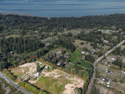 8712 N Island Highway - 2