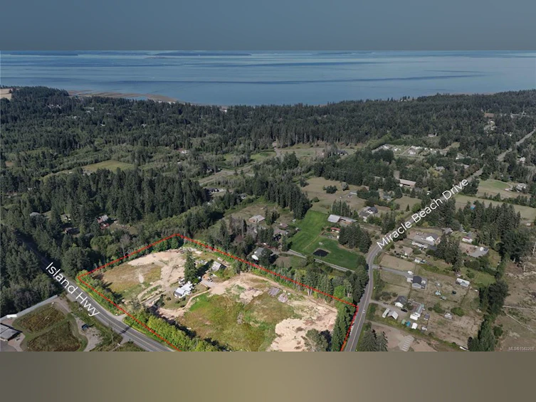 8712 N Island Highway, Black Creek, BC, V0R 1C0 - 2